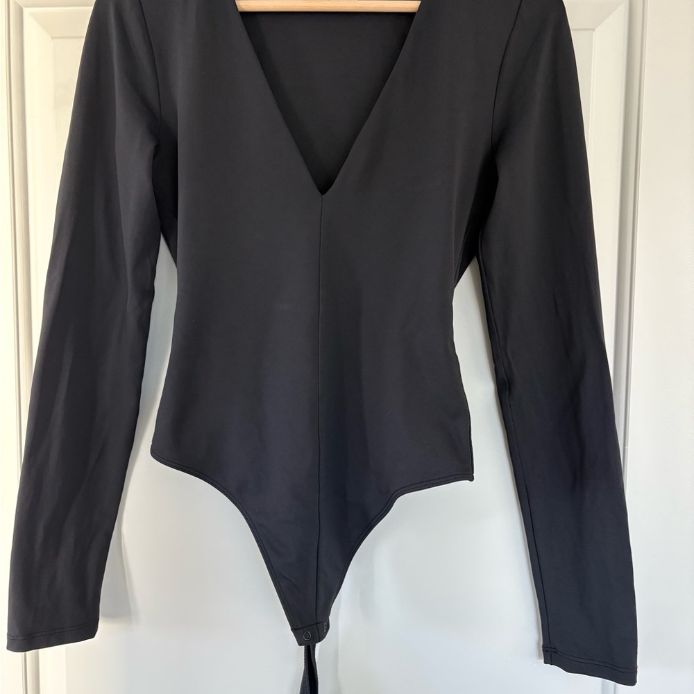 Aritzia Contour V-Neck Longsleeve Bodysuit